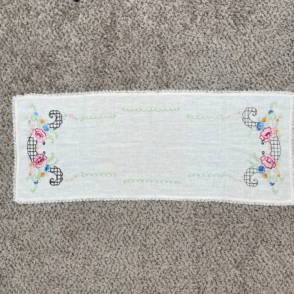 Vintage Hand Embroidered‎ Floral Linen Dresser Scarf Runner Crochet Lace Cottage